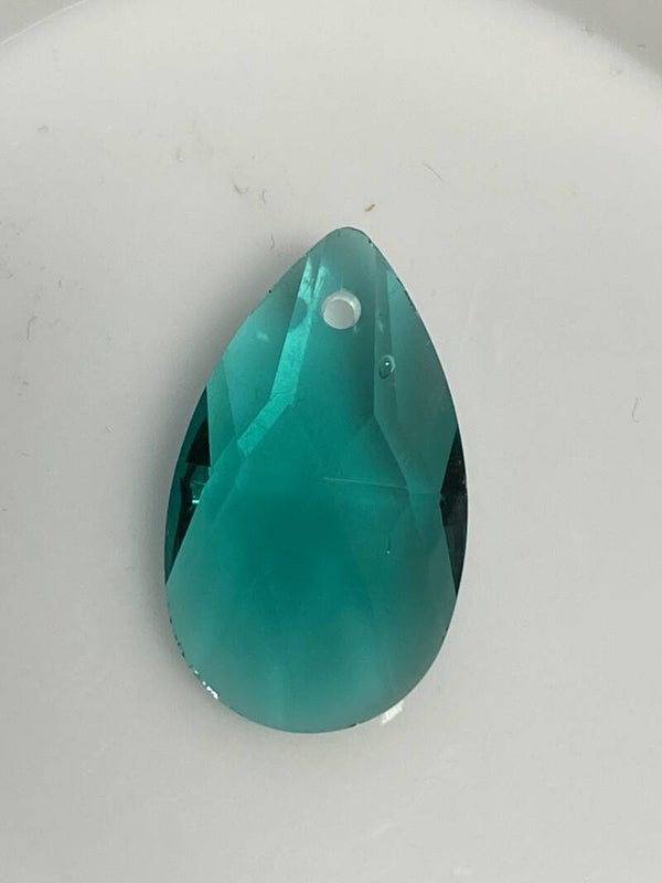 Side Drilled Drop 22x13 Emerald