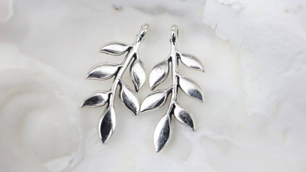 Pendant Olive Leaf 23x11mm Silver Tone