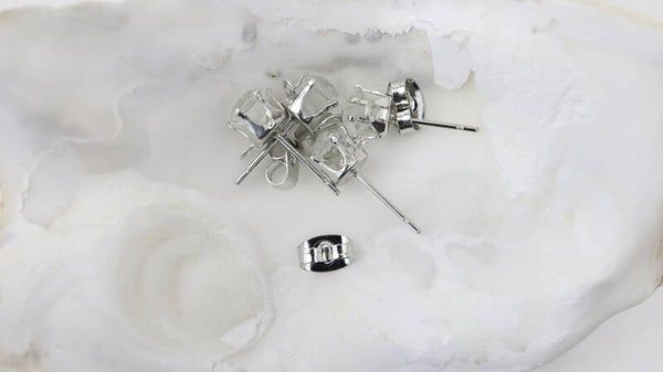 Earstud with Glass Stone Silver Tone 6mm