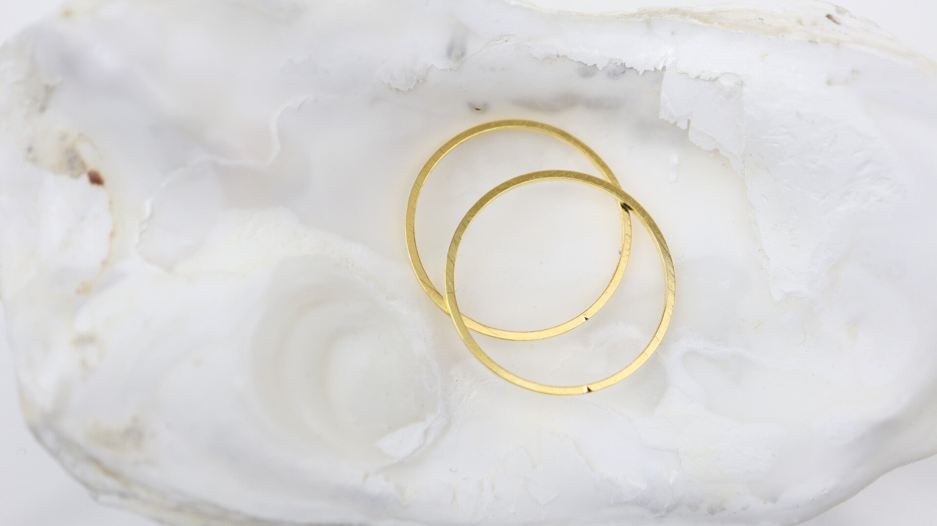 Ring 30mm Gold Tone