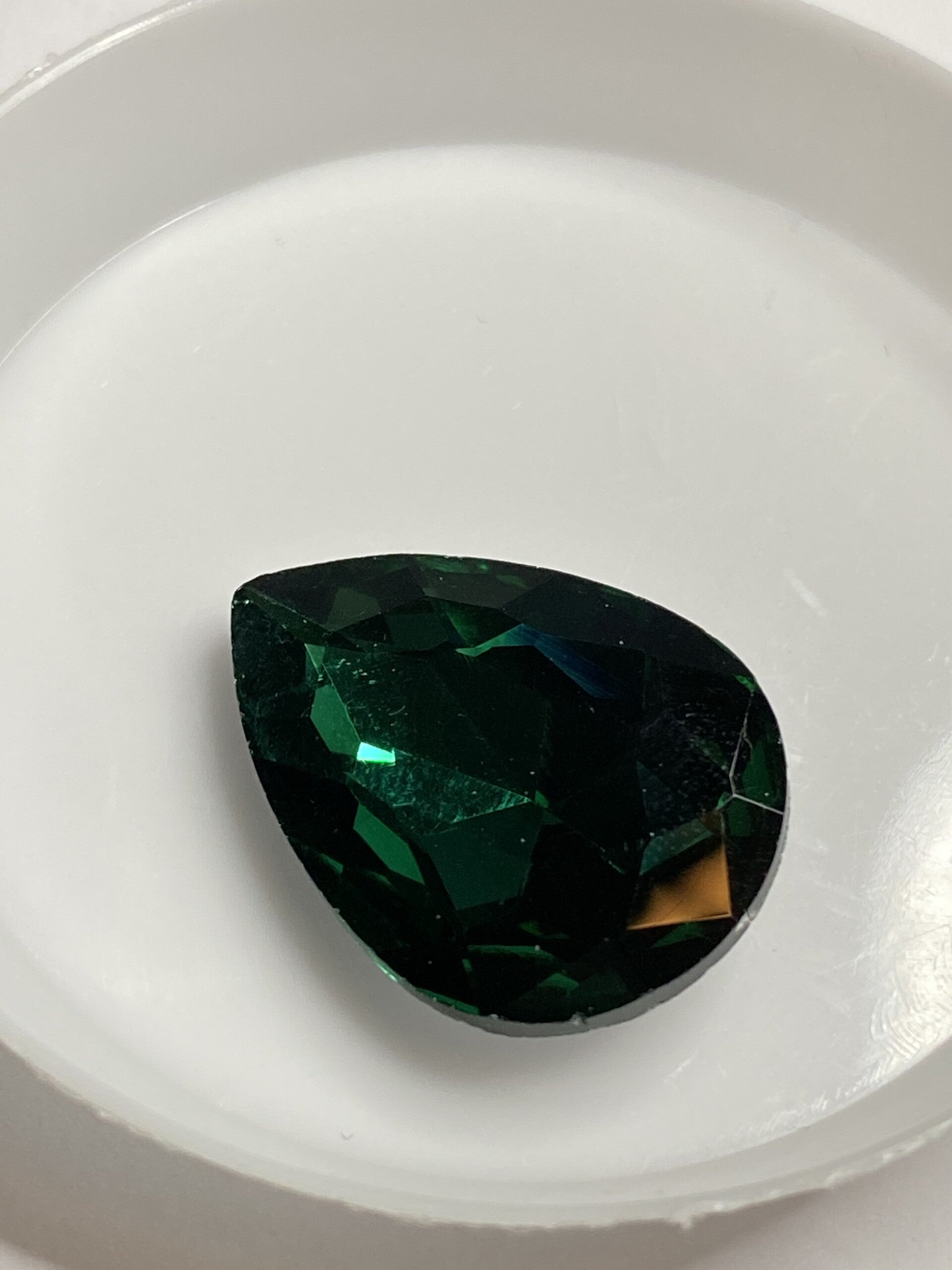 Glass Drop 22x15mm Emerald