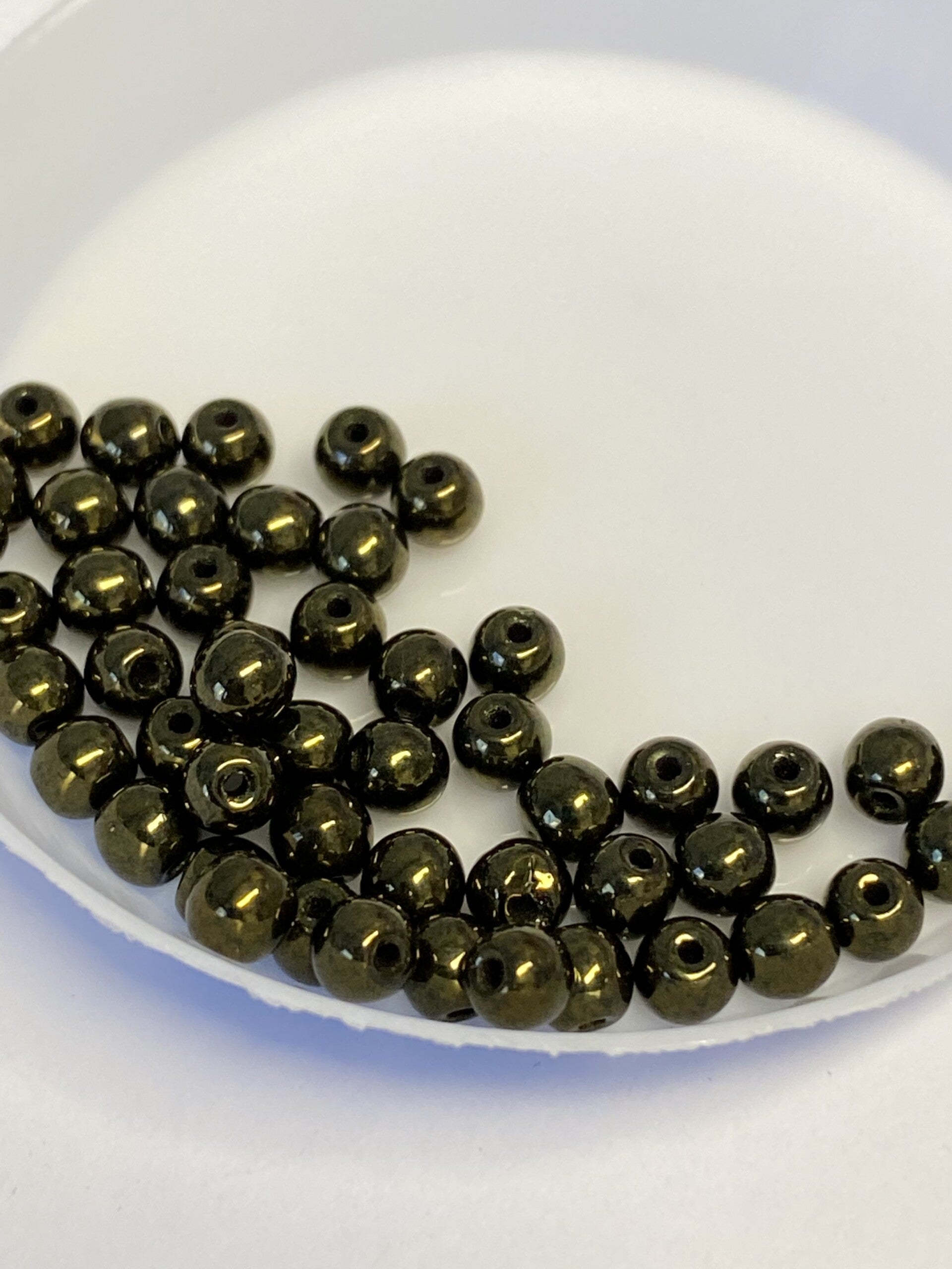 Round Beads Glass 4mm Metallic Green