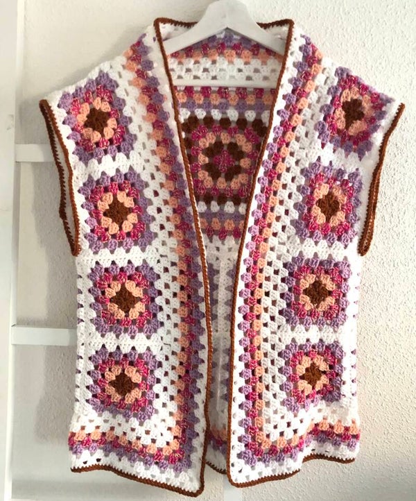 Granny square gilet pink