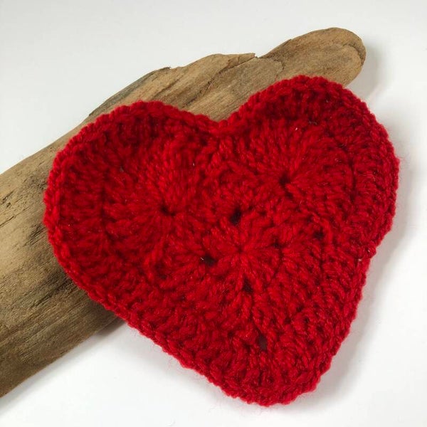Crochet heart medium