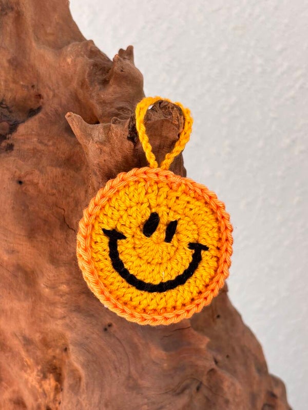 Smiley crochet hanger