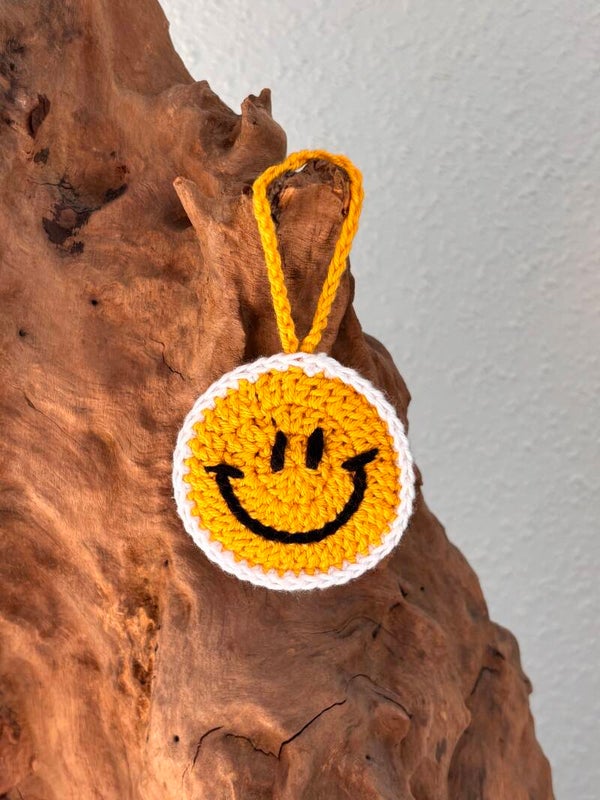 Smiley crochet hanger