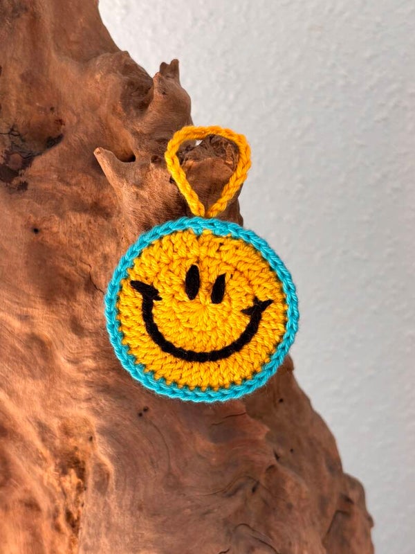 Smiley crochet hanger