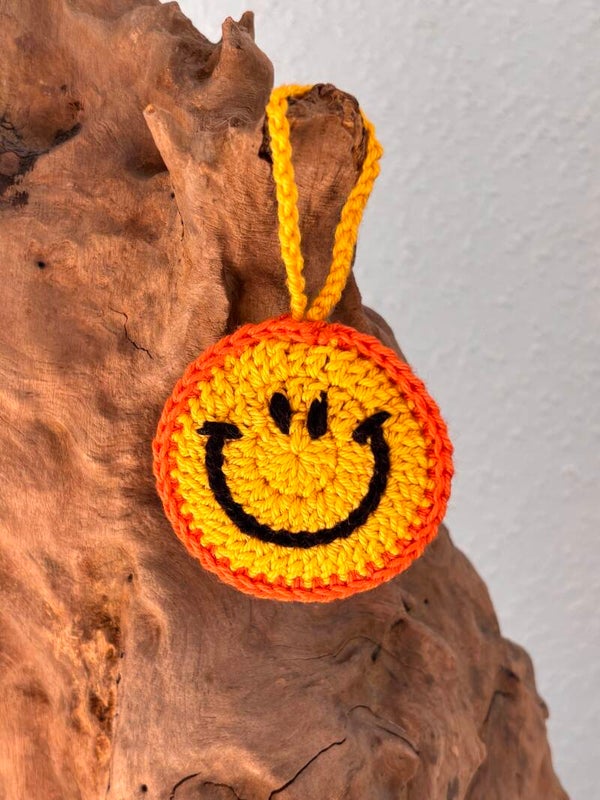 Smiley crochet hanger