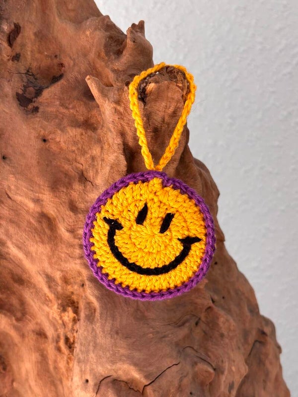 Smiley crochet hanger