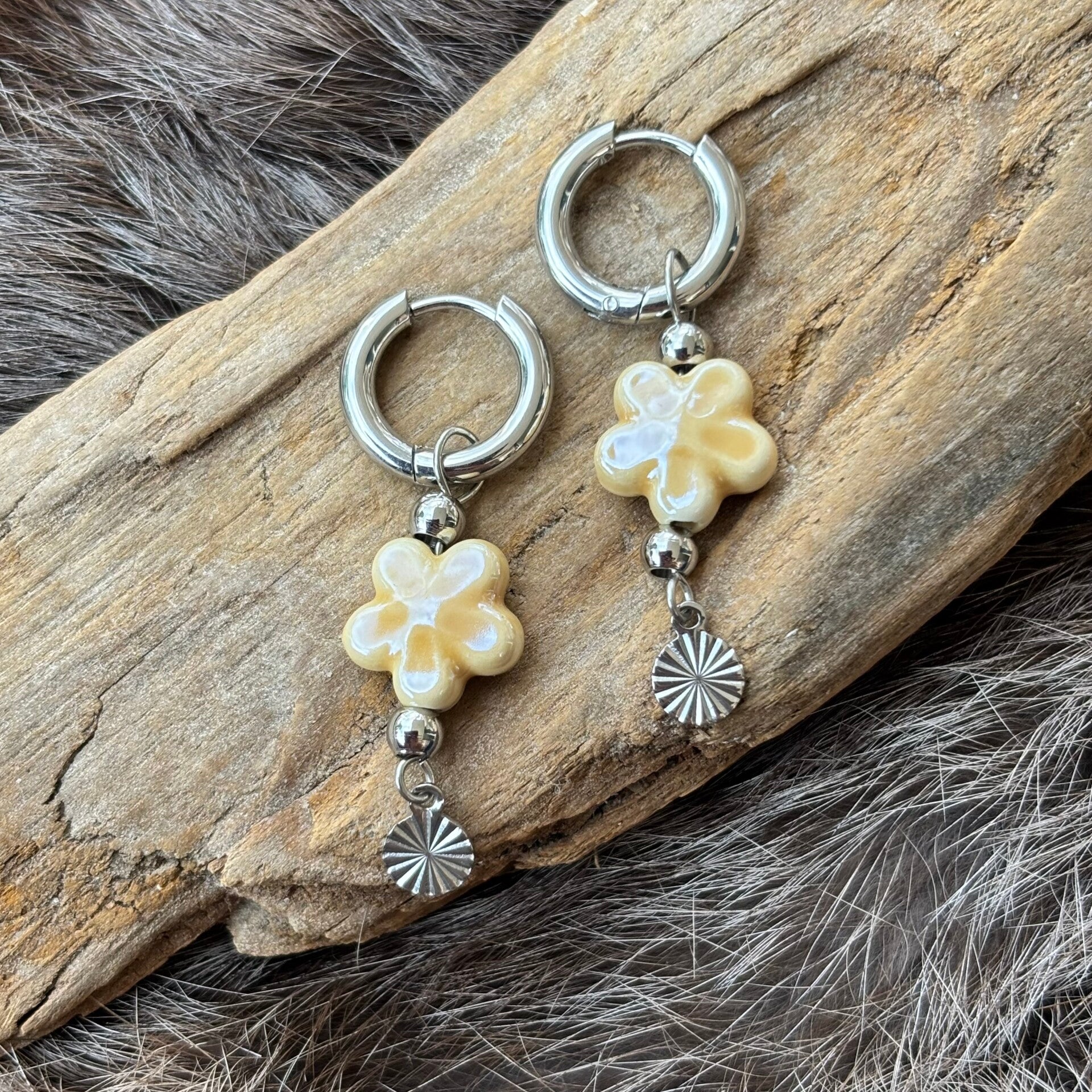 Oorbellen flower yellow