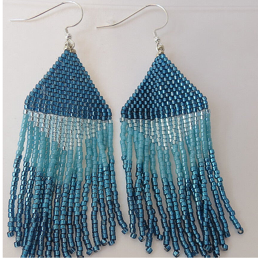 boucle d`oreille à  frange mi longue