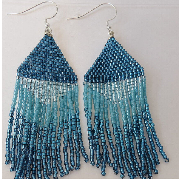 boucle d`oreille à  frange mi longue