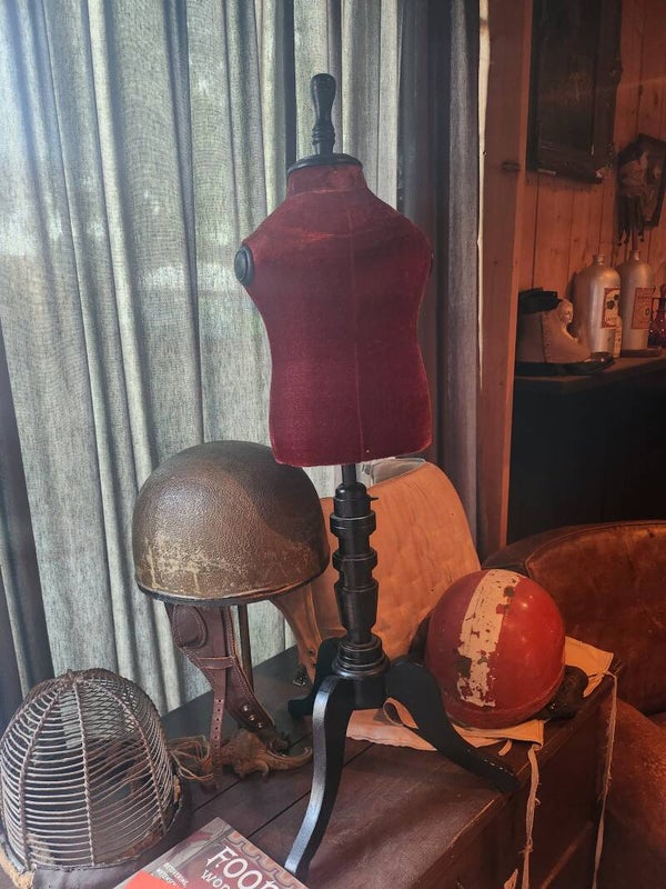 Countertop mannequin