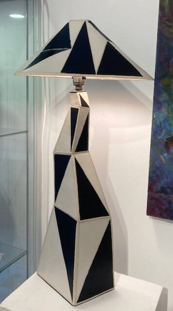 Angular black and white geometric pattern lamp