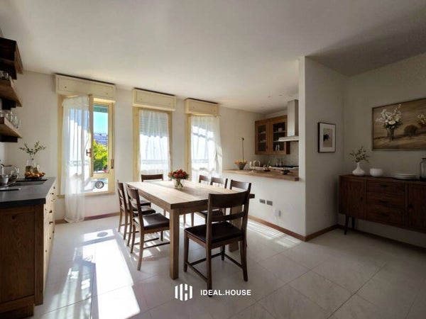 Ampio appartamento con posto auto coperto, zona Centro storico