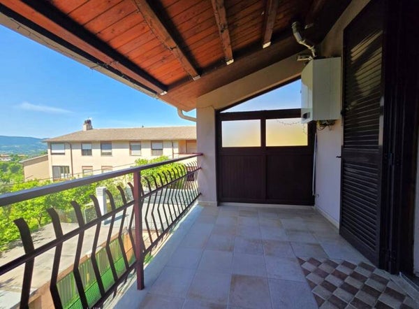 Appartamento ristrutturato con terrazzo panoramico, Zona Voc. Piciolo