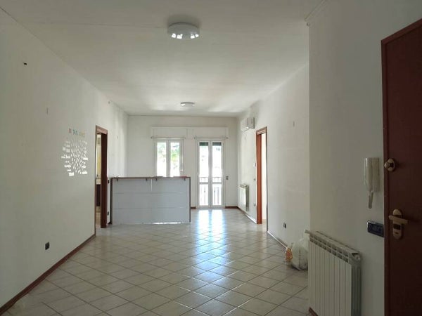 Zona industriale: moderno e luminoso ufficio