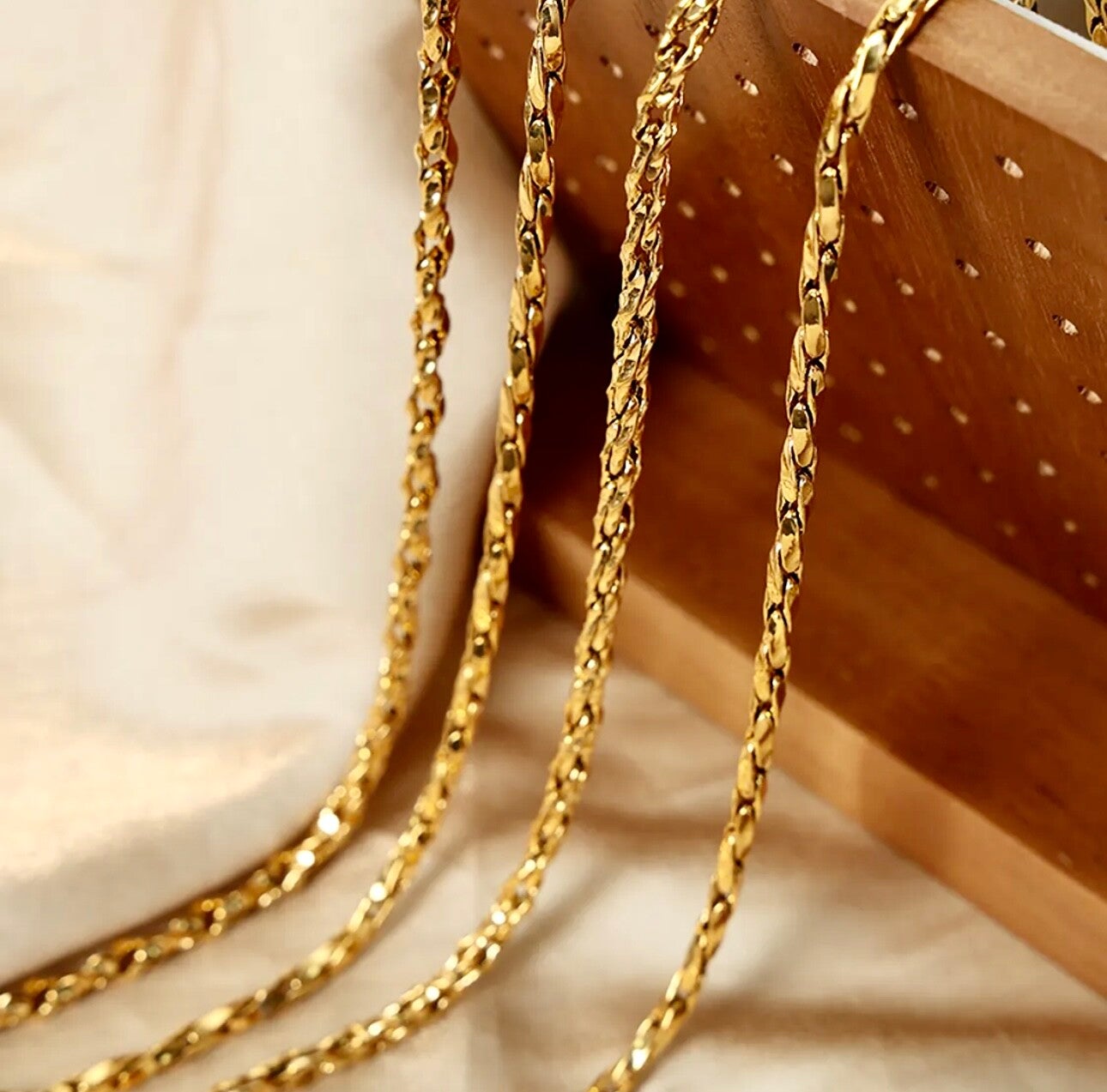 The 3 Sisters, Loraine Necklace