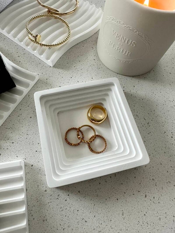 Square Pyramid Plate