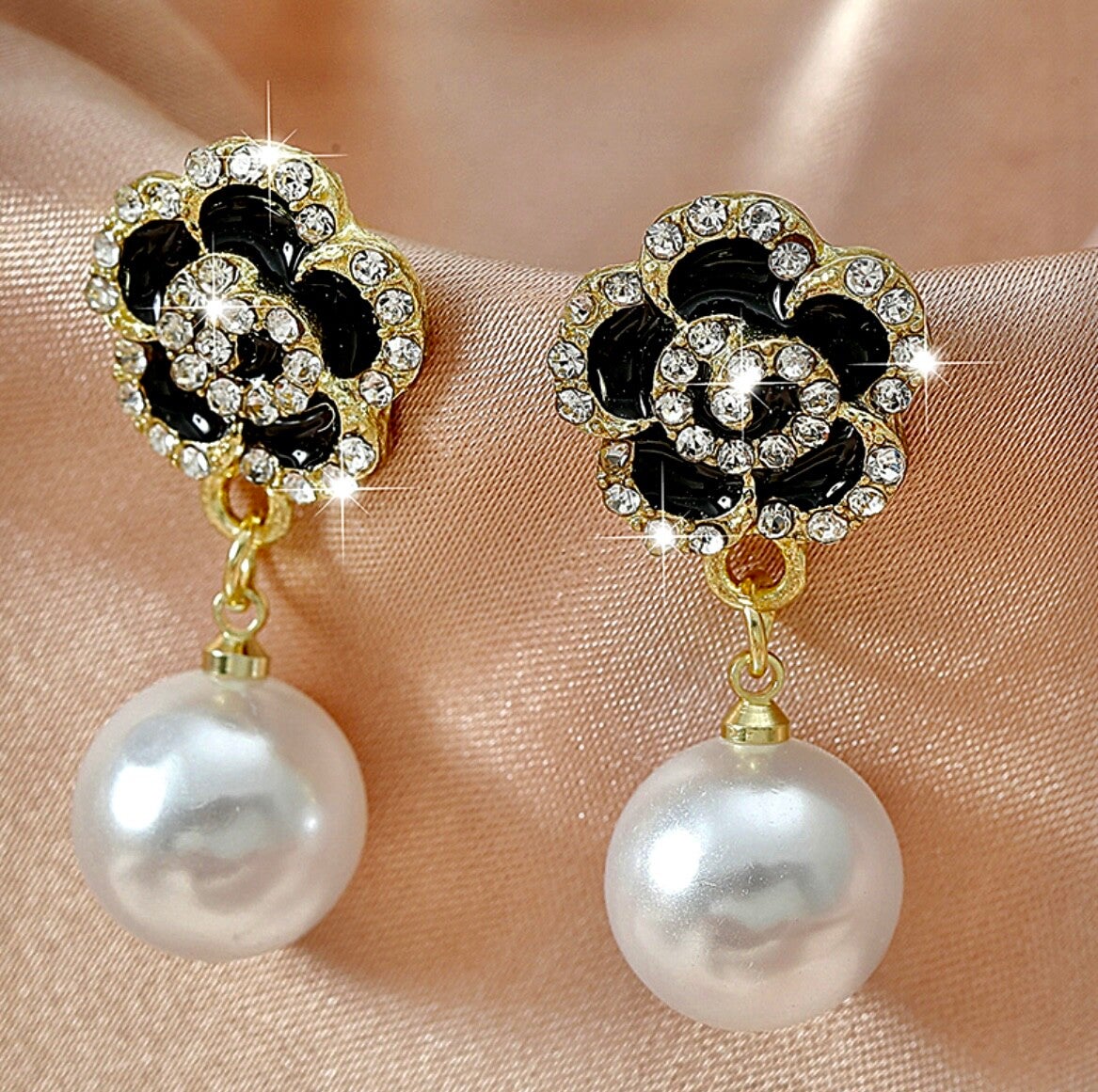 Noir Rose Pearl Earrings
