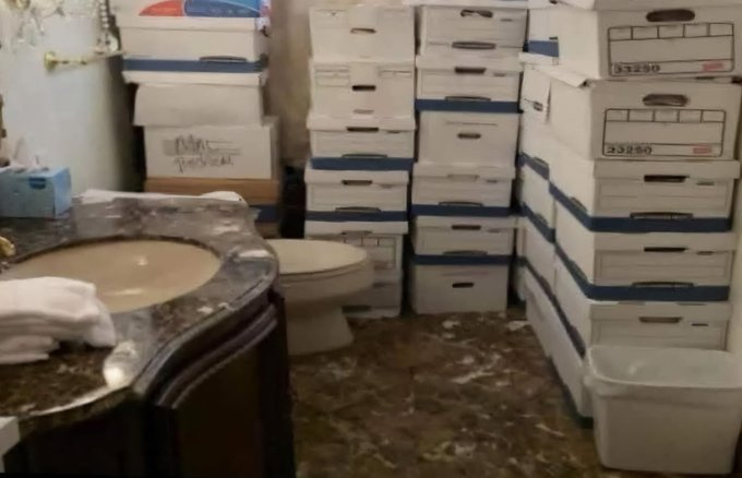 Classified documents in Trump's bathroom