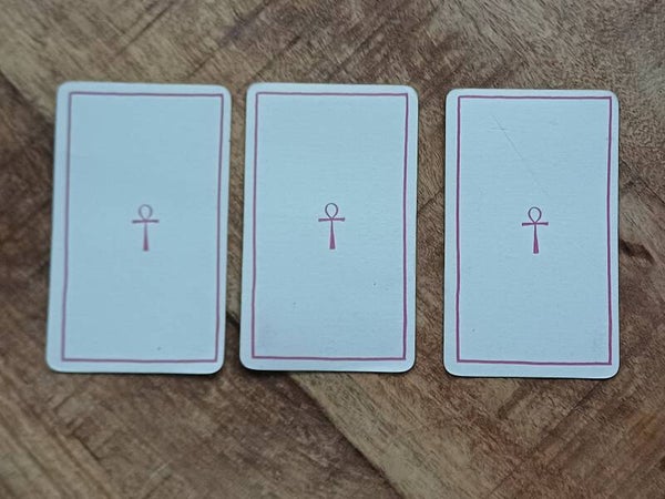 compacte tarotlegging waarbij je 1 vraag kunt stellen.