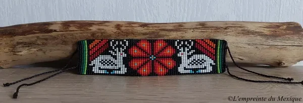 Bracelet deux cerfs et fleur de peyotl en perles de chaquiras – Art Wixárika