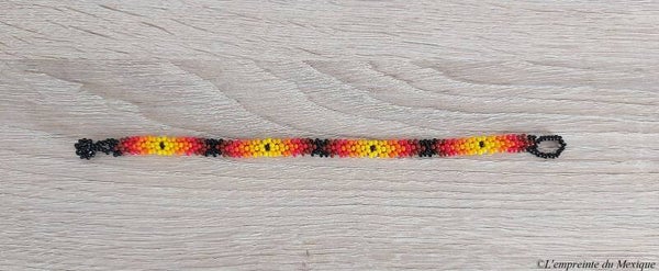 Bracelet fin dégradé rouge, orange et jaune en perles de chaquiras - Art Wixárika