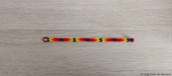 Bracelet fin jaune, orange, rouge et noir en perles de chaquiras – Art Wixárika