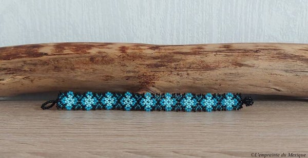 Bracelet fleurs de peyotl bleu clair en perles de chaquiras - Art Wixárika