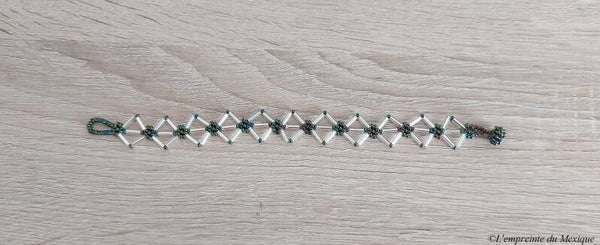 Bracelet losanges argentés en perles de chaquiras et perles longues - Art Wixárika