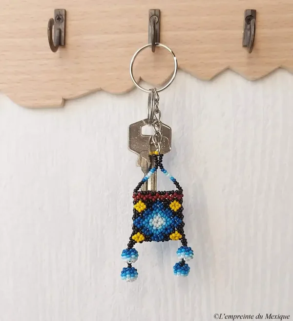 Porte-clés sac bleu en perles de chaquira – Art Wixárika