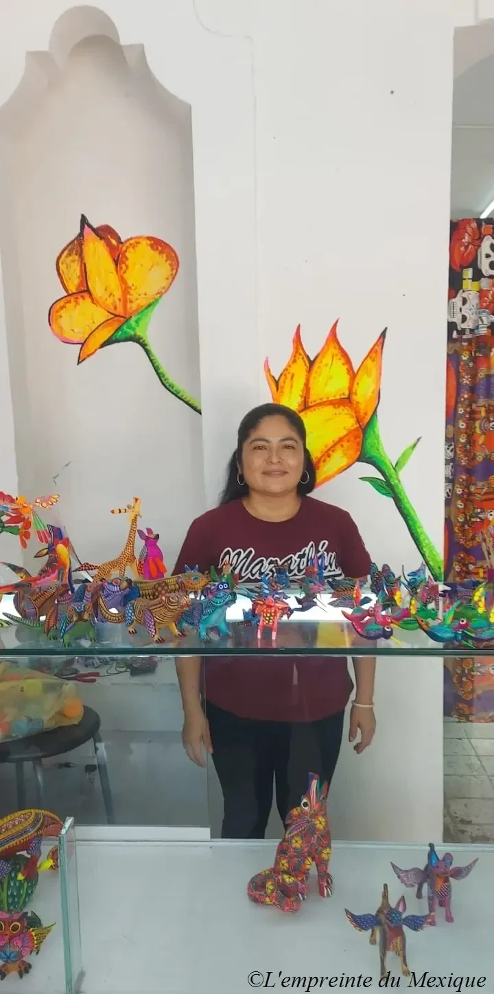 Portrait de Bernardita Mejia Perez, artisane zapotèque de l’atelier Alebrijes de Madera à Tlaquepaque, Jalisco et San Martin Tilcajete, Oaxaca (Mexique)