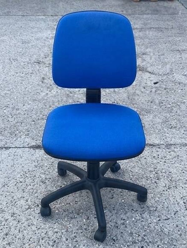 Sedia da ufficio operativa blu – Regolabile e con ruote
