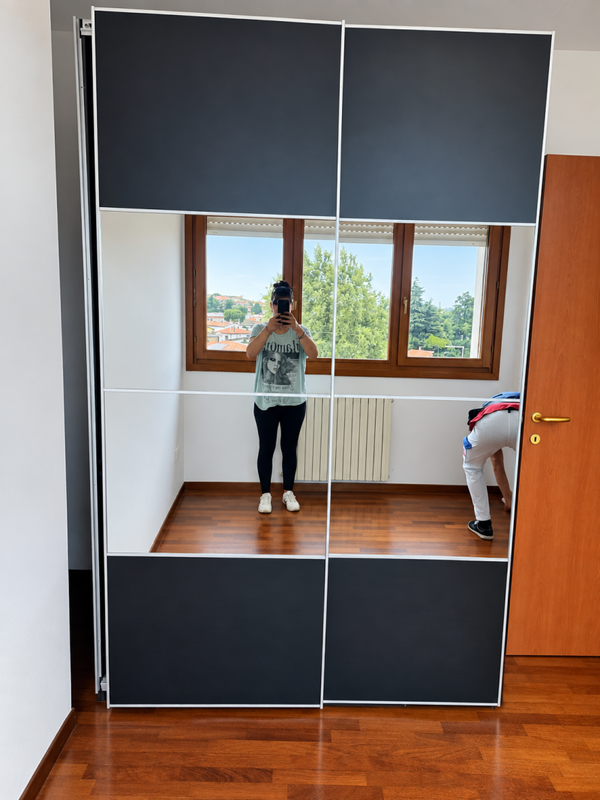 Armadio ante scorrevoli specchio e nero moderno h230 x L150