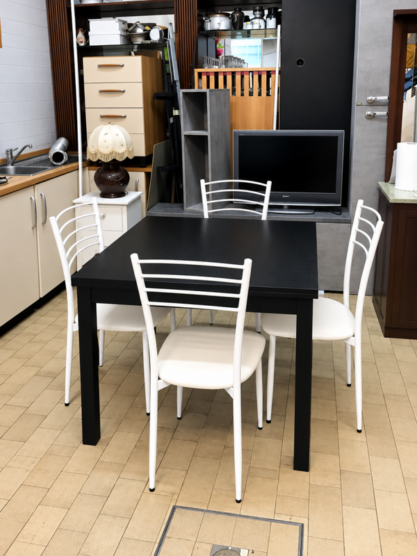 Tavolo Nero Allungabile + 4 Sedie Bianche Moderne