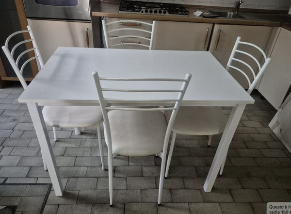 Occasione! Tavolo bianco completo di 4 sedie coordinate