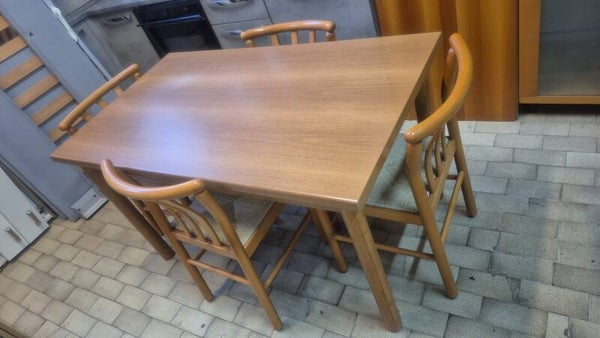 Tavolo in legno rettangolare 140x80cm con 4 sedie impagliate abbinate