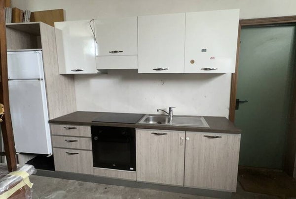 Cucina moderna 3 metri completa di elettrodomestici: frigo a incasso, lavastoviglie, forno, piano cottura a induzione e cappa
