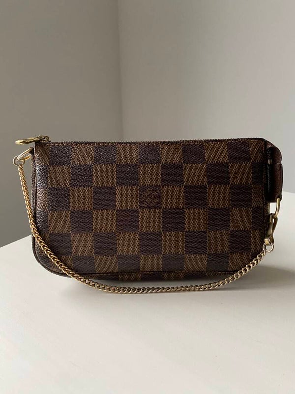 Louis Vuitton bucket pochette