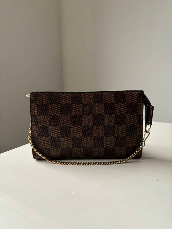 Louis Vuitton damier pochette