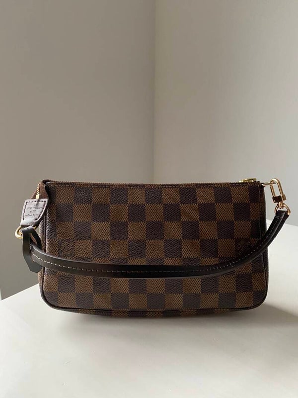 Louis Vuitton pochette accessoires