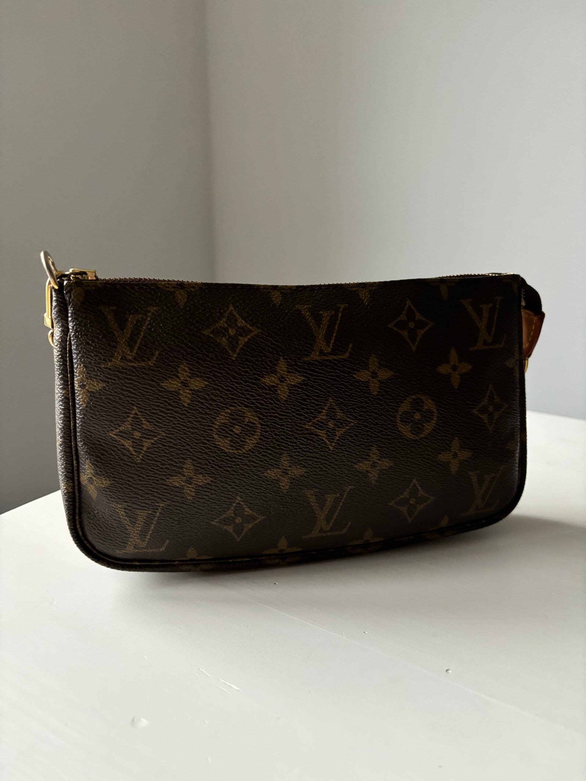 Louis Vuitton pochette accessoires | Veggel Vintage