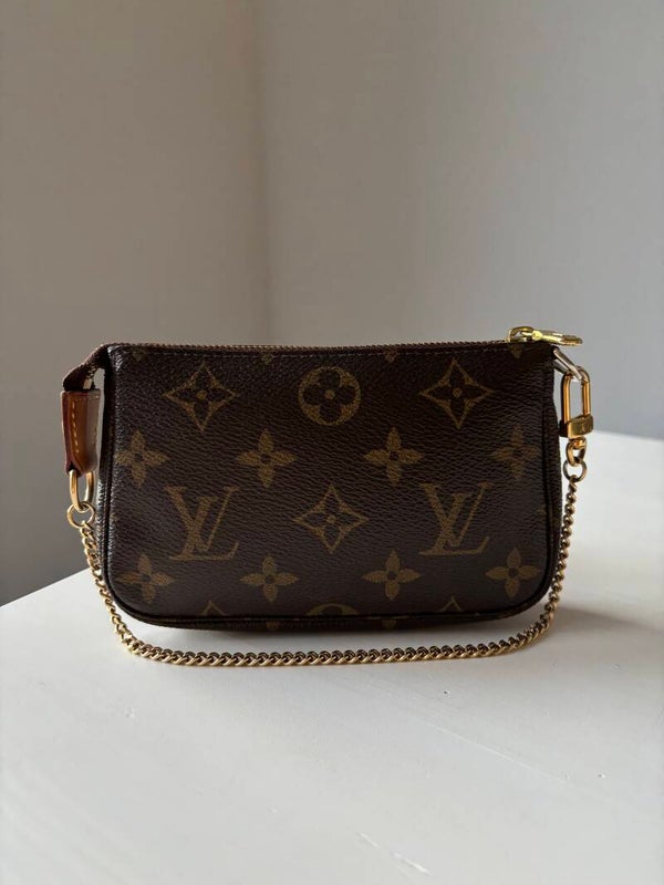 Louis Vuitton mini monogram pochette