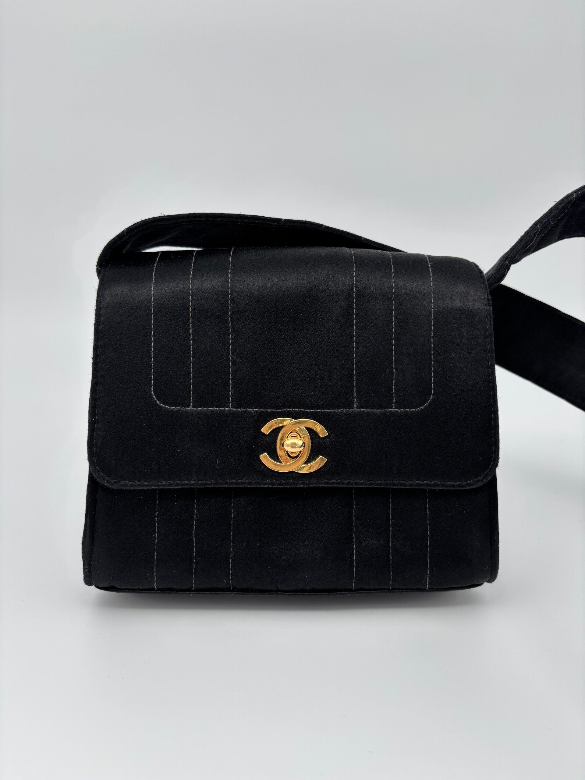 Chanel crossbody satijn