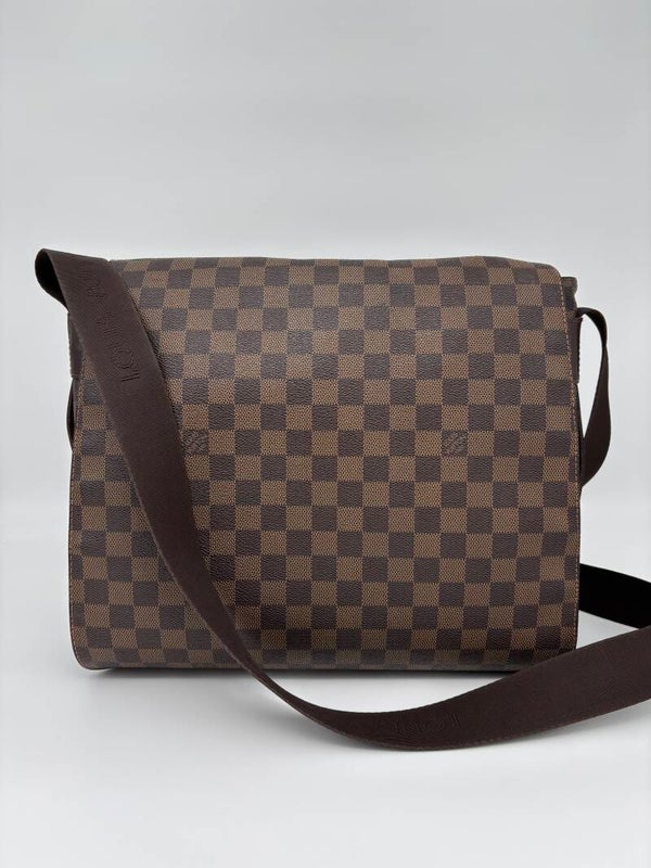 Louis Vuitton messenger