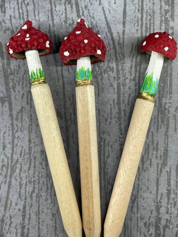 Kleiner Pilzbleistift mit Eichelhütchen