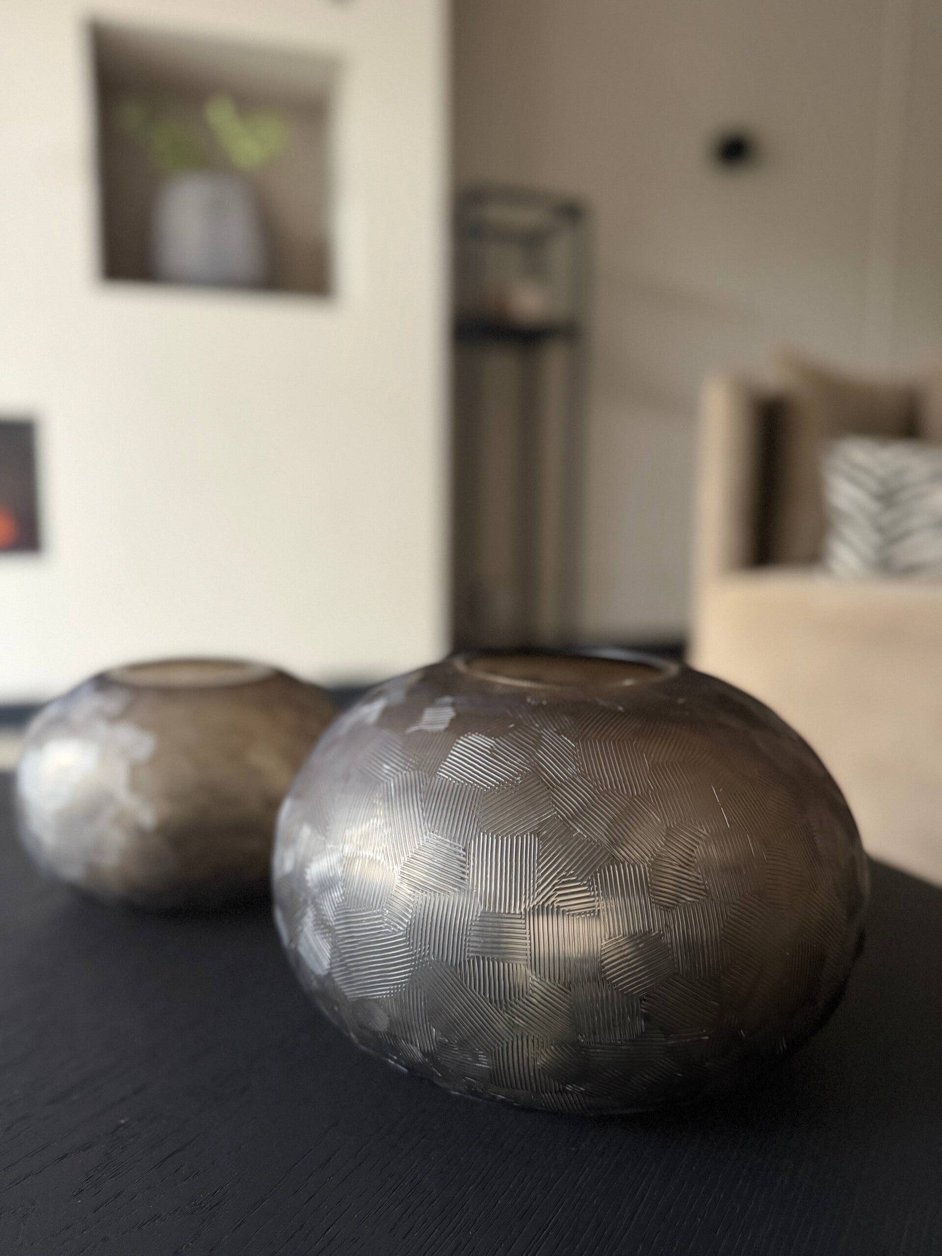 Vase rounded solid smoke