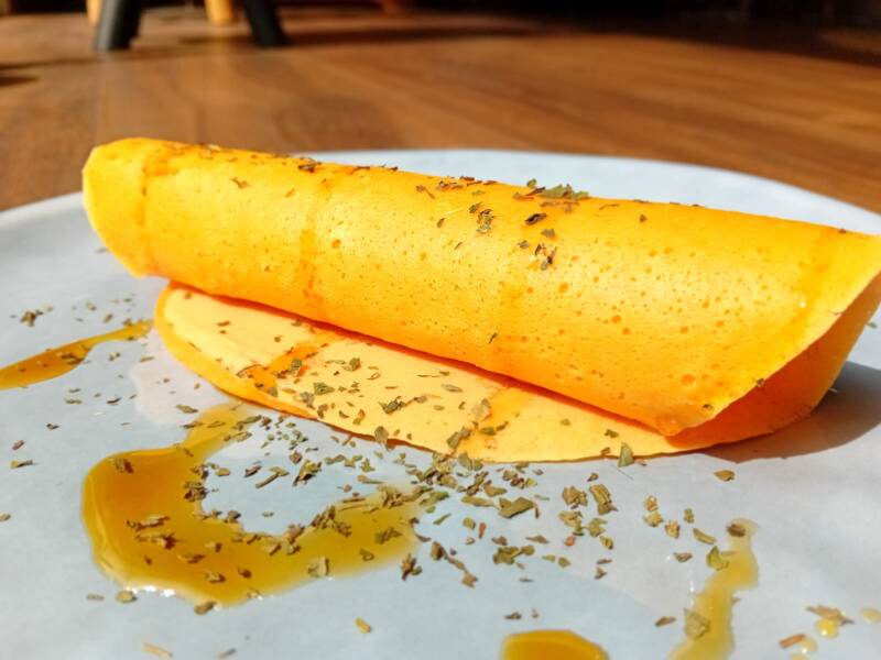 Rode linzenmeelpannenkoek