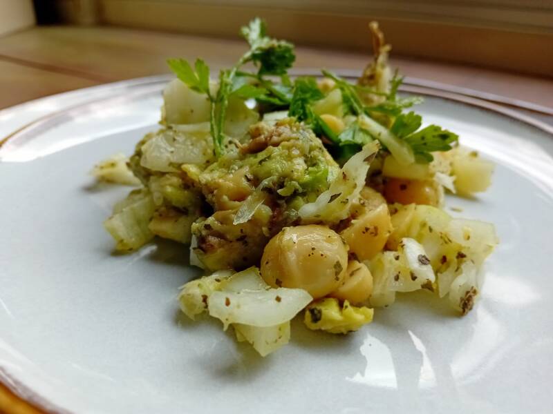 Avacadosalade met macadamianoten
